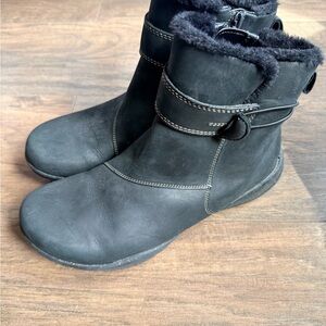 Women's Clark’s Black Faux-Fur Lined Ankle Boots